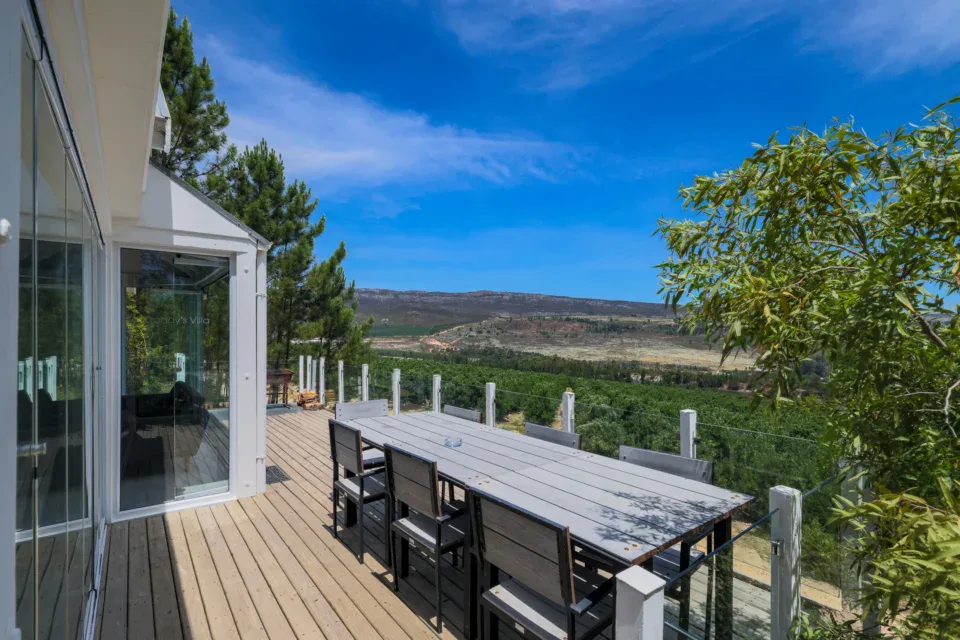 Outdoor long table with valley view, Old Mac Daddy, Elgin Valley