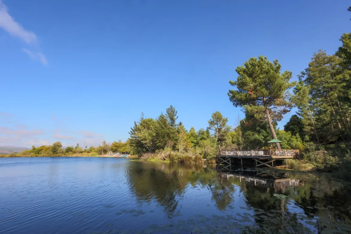 Lake and jetty, blue sky, Old Mac Daddy, Elgin Valley